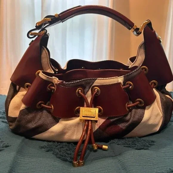 Vintage Burberry shoulder bag. - Picture 1 of 10